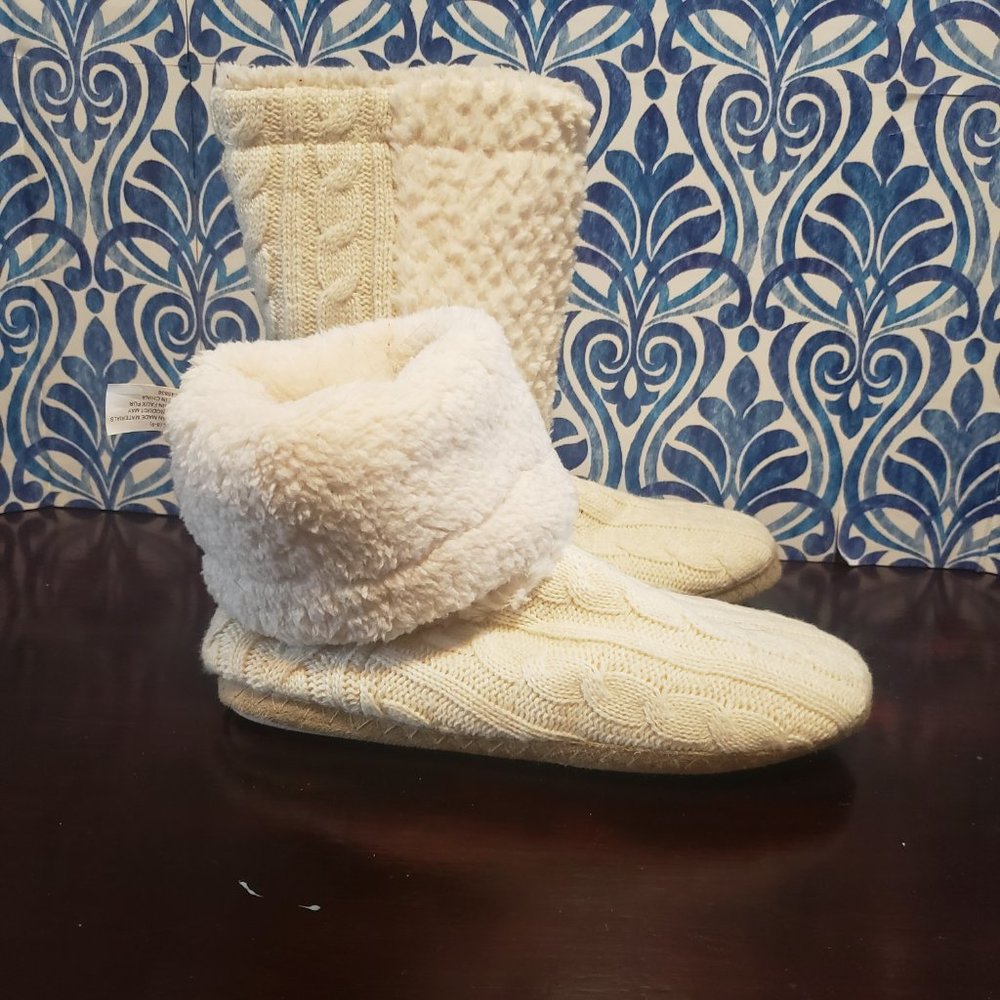 Thick warm crocheted Chunky lounge slippers  rubber sole off-white sz 8-9